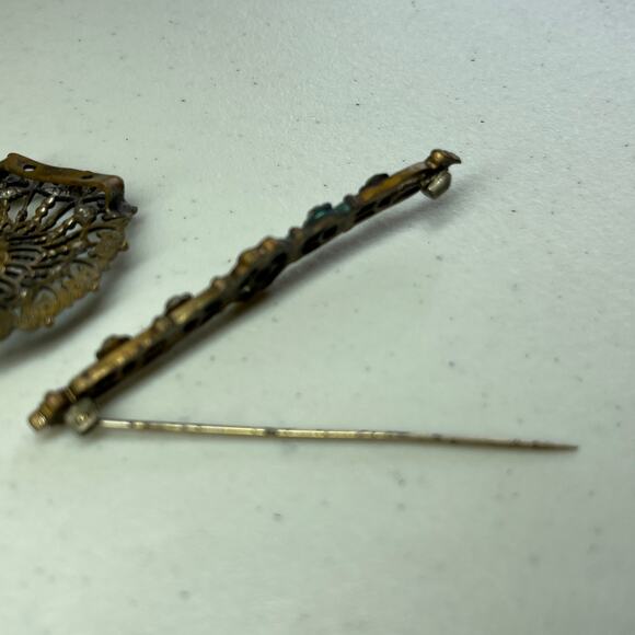 Vintage Antique Jewelry 3 Pieces Bar Pin and 2 pieces of Green Stone Pieces ? - Picture 11 of 13